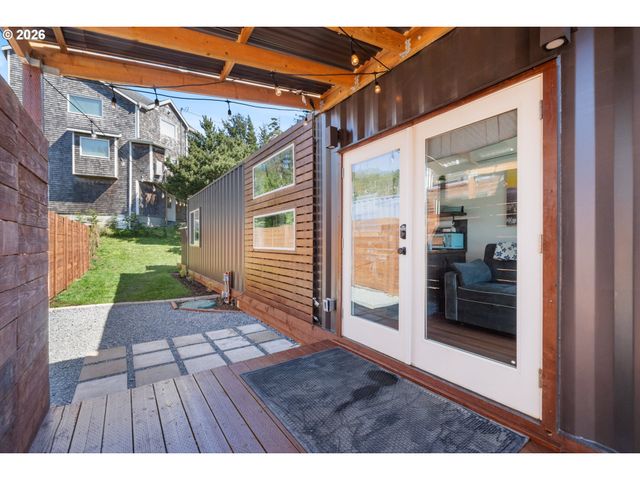 335 HILLSDALE St, Oceanside, OR 97134