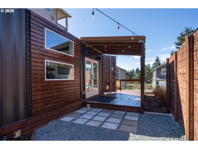 335 HILLSDALE St, Oceanside, OR 97134
