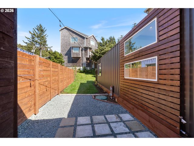 335 HILLSDALE St, Oceanside, OR 97134