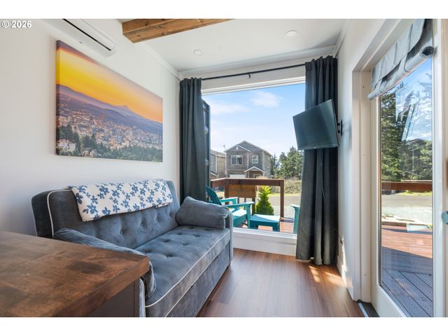 335 HILLSDALE St, Oceanside, OR 97134