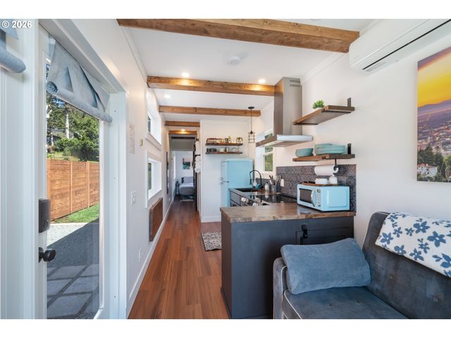 335 HILLSDALE St, Oceanside, OR 97134