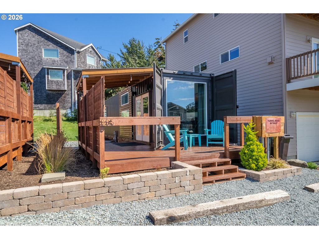 335 HILLSDALE St, Oceanside, OR 97134