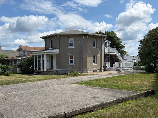 312 Plantation St, Worcester, MA 01604