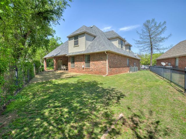4633 Olde Village Circle, Edmond, OK 73013