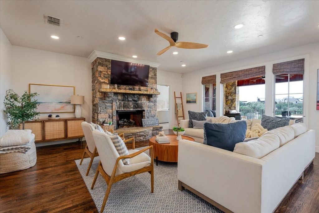 1653 Scenic Drive 102, Graford, TX 76449