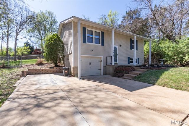 1912 High Cliff Drive, Fenton, MO 63026