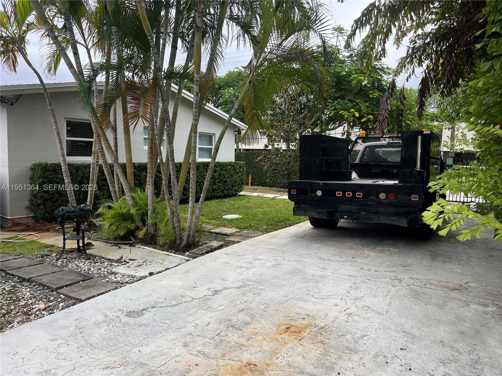 4250 SW 71st Avenue, Miami, FL 33155