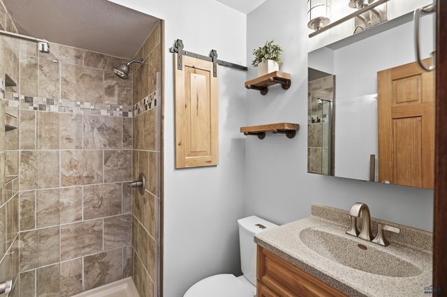 802 ROBAIX DR, Rapid City, SD 57702
