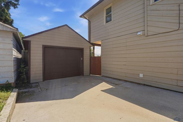 802 ROBAIX DR, Rapid City, SD 57702
