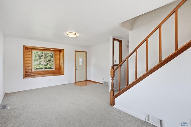 802 ROBAIX DR, Rapid City, SD 57702