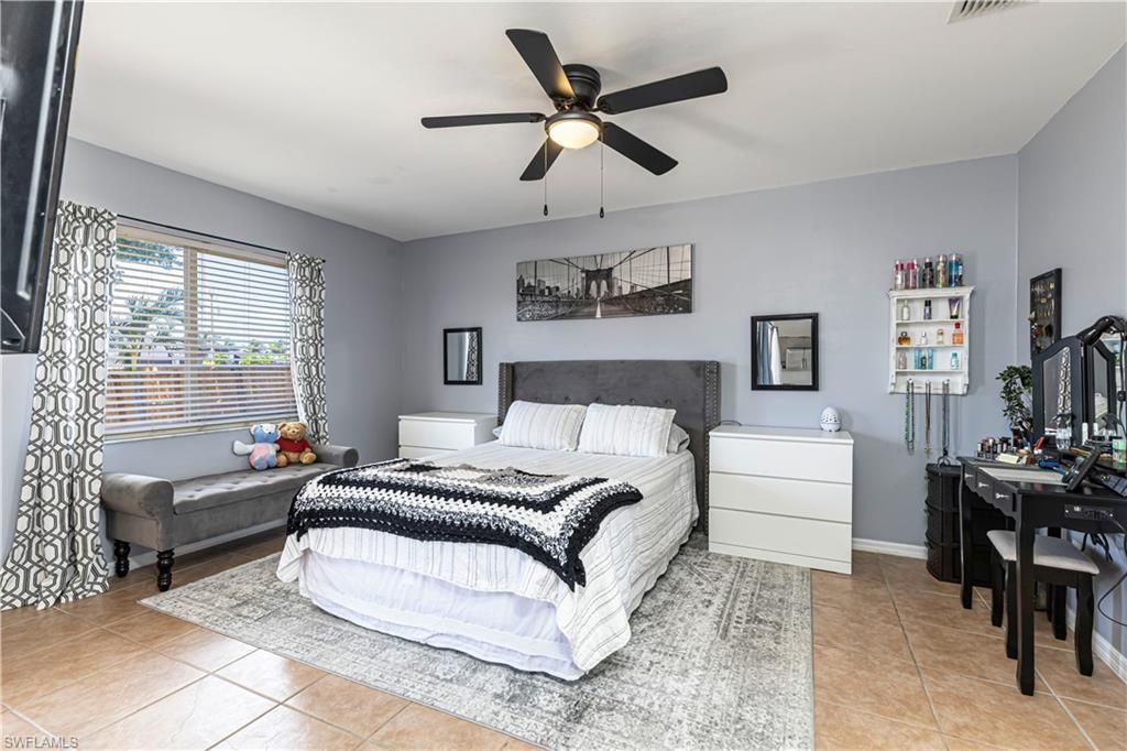 Image 16 of property listing at 3806 1st TER, Cape Coral, FL 33991