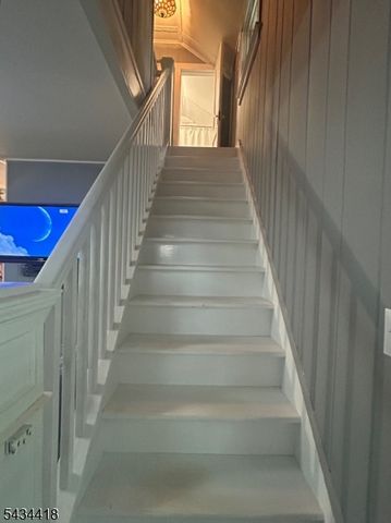 17 Highland Rd, Bloomingdale Boro, NJ 07403