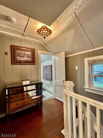 17 Highland Rd, Bloomingdale Boro, NJ 07403