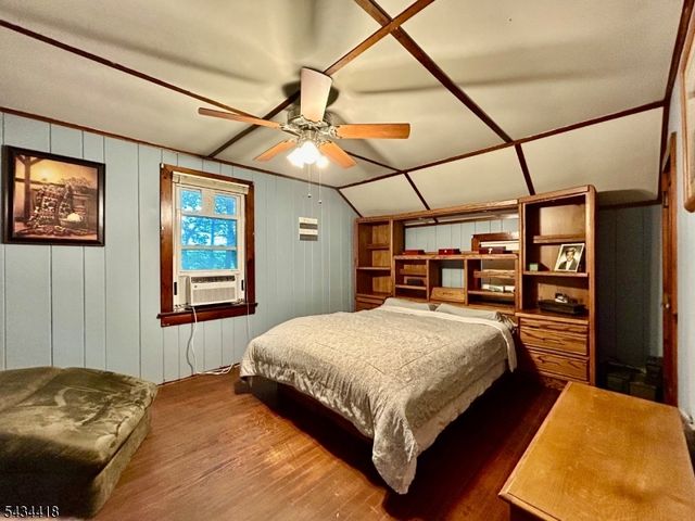 17 Highland Rd, Bloomingdale Boro, NJ 07403
