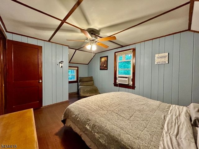 17 Highland Rd, Bloomingdale Boro, NJ 07403
