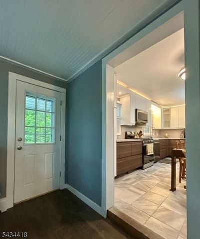17 Highland Rd, Bloomingdale Boro, NJ 07403
