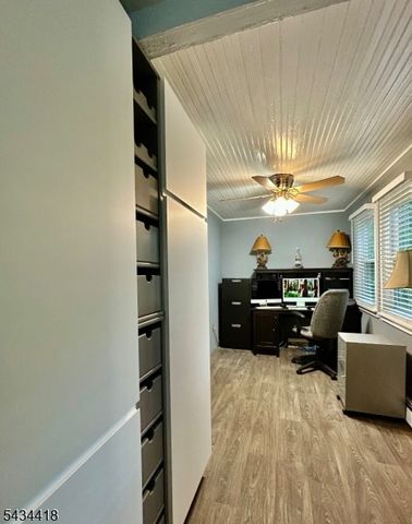 17 Highland Rd, Bloomingdale Boro, NJ 07403