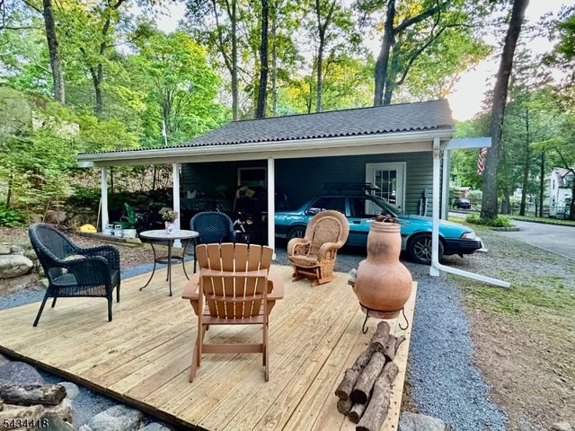 17 Highland Rd, Bloomingdale Boro, NJ 07403