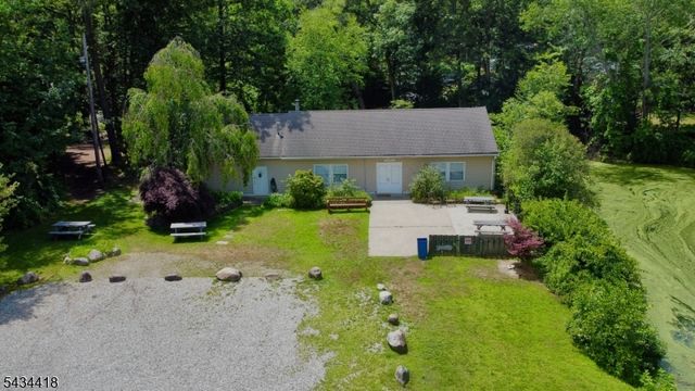 17 Highland Rd, Bloomingdale Boro, NJ 07403