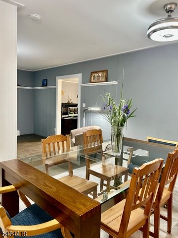 17 Highland Rd, Bloomingdale Boro, NJ 07403