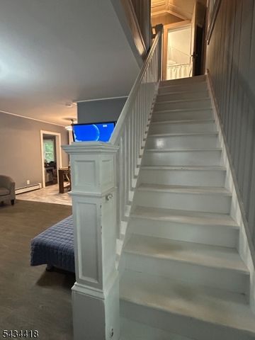17 Highland Rd, Bloomingdale Boro, NJ 07403