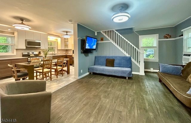 17 Highland Rd, Bloomingdale Boro, NJ 07403