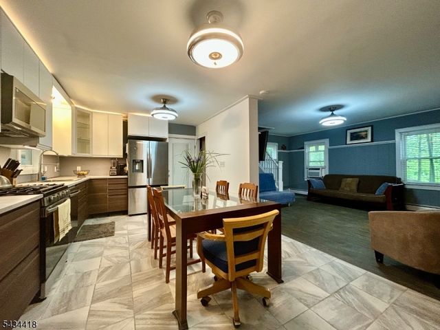17 Highland Rd, Bloomingdale Boro, NJ 07403