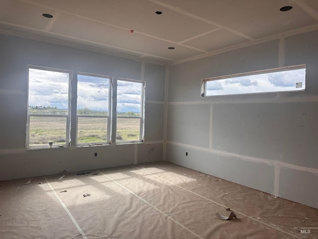 27365 Iron Horse Dr, Caldwell, ID 83607