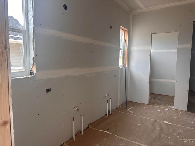 27365 Iron Horse Dr, Caldwell, ID 83607