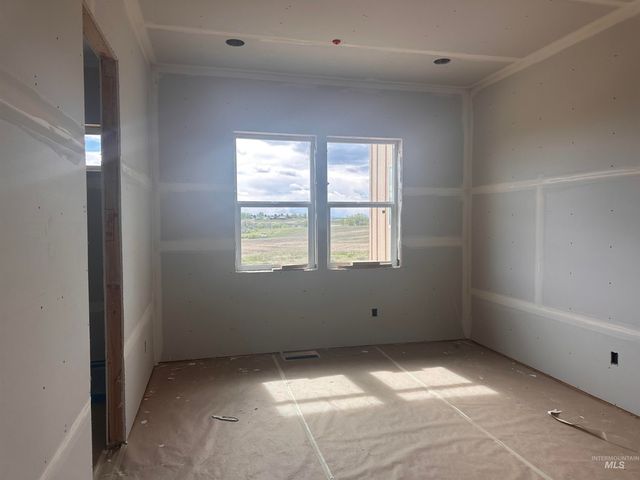 27365 Iron Horse Dr, Caldwell, ID 83607