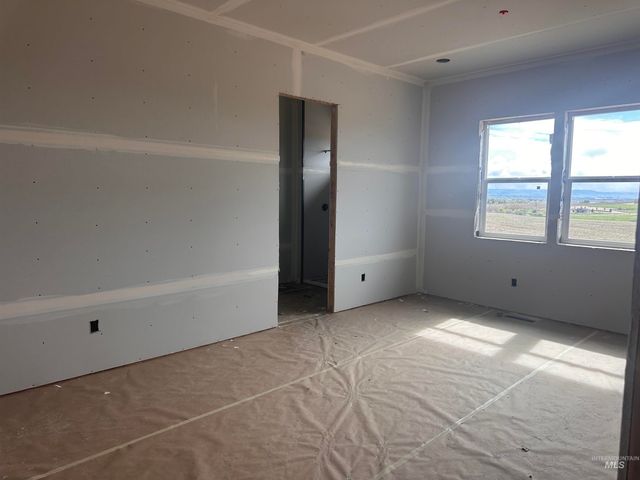 27365 Iron Horse Dr, Caldwell, ID 83607