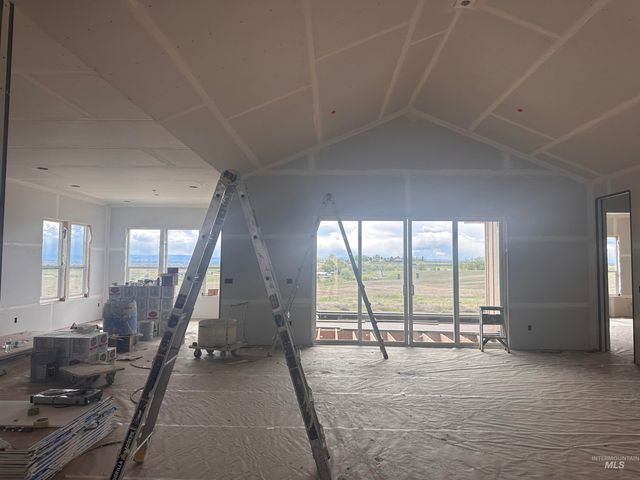 27365 Iron Horse Dr, Caldwell, ID 83607