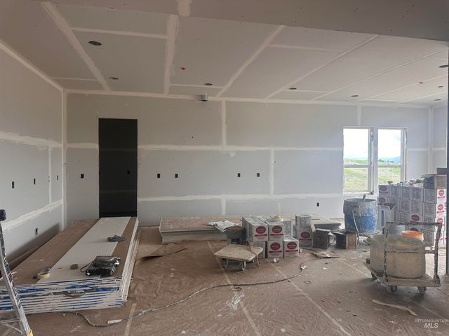 27365 Iron Horse Dr, Caldwell, ID 83607