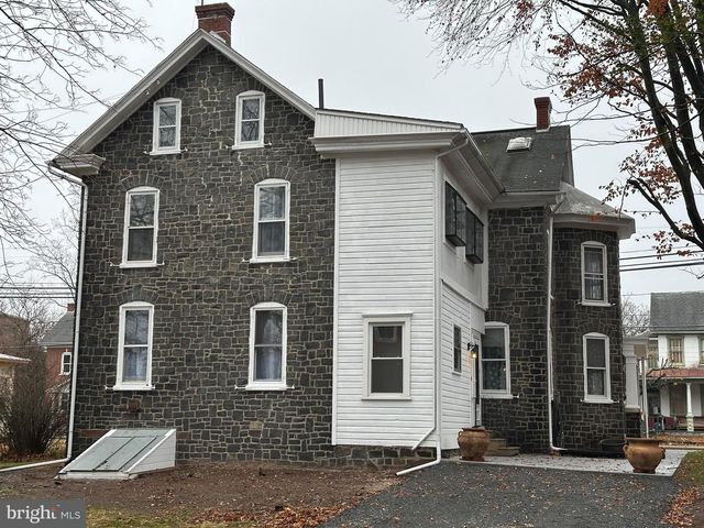 343 MAIN ST, Red Hill, PA 18076