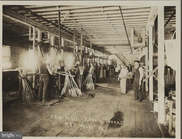 343 MAIN ST, Red Hill, PA 18076