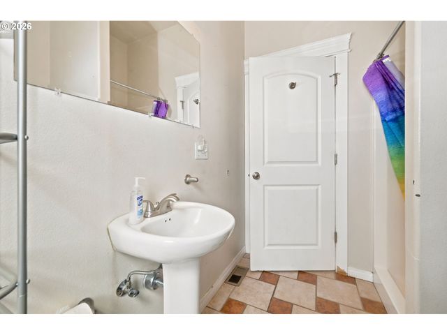 4398 SPRING MEADOW Ave, Eugene, OR 97404