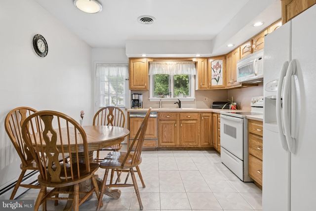 10 PASADENA DR, Hamilton, NJ 08619