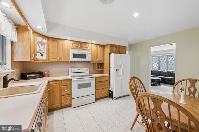10 PASADENA DR, Hamilton, NJ 08619