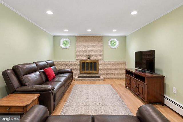 10 PASADENA DR, Hamilton, NJ 08619