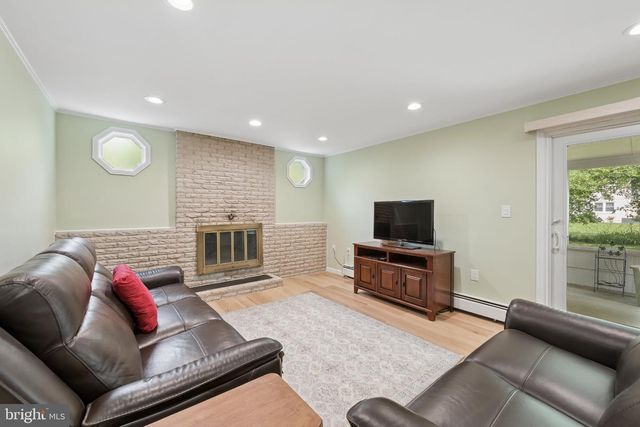 10 PASADENA DR, Hamilton, NJ 08619