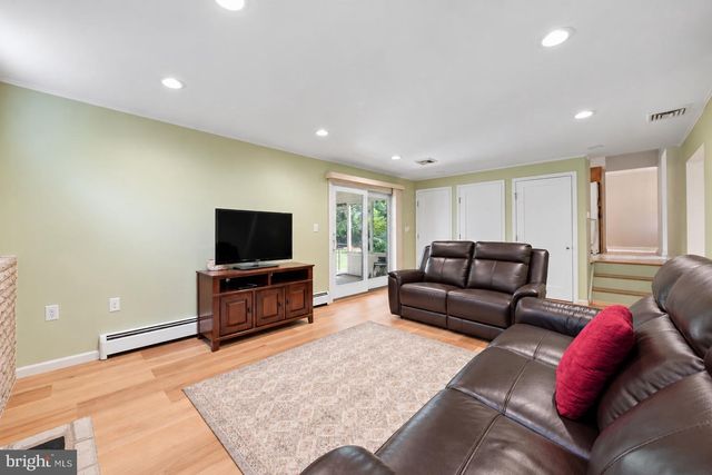 10 PASADENA DR, Hamilton, NJ 08619