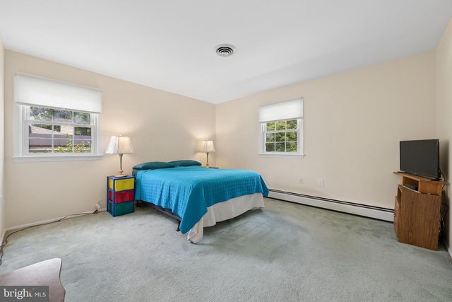 10 PASADENA DR, Hamilton, NJ 08619