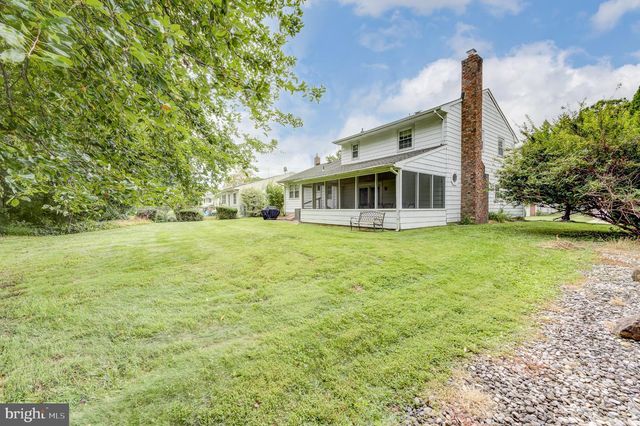 10 PASADENA DR, Hamilton, NJ 08619