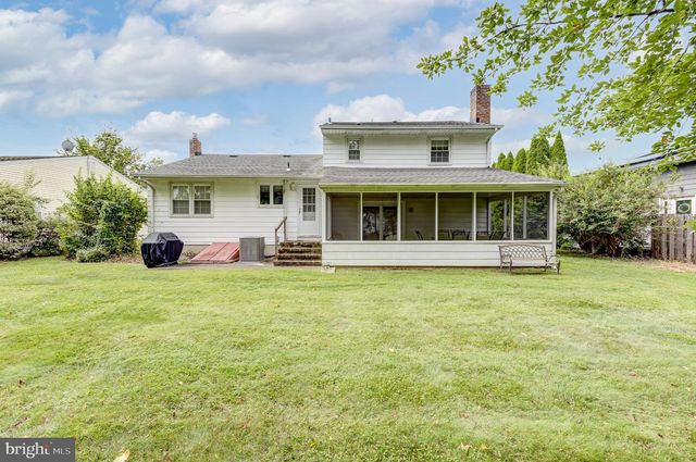 10 PASADENA DR, Hamilton, NJ 08619