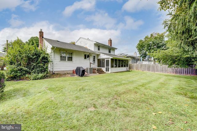 10 PASADENA DR, Hamilton, NJ 08619