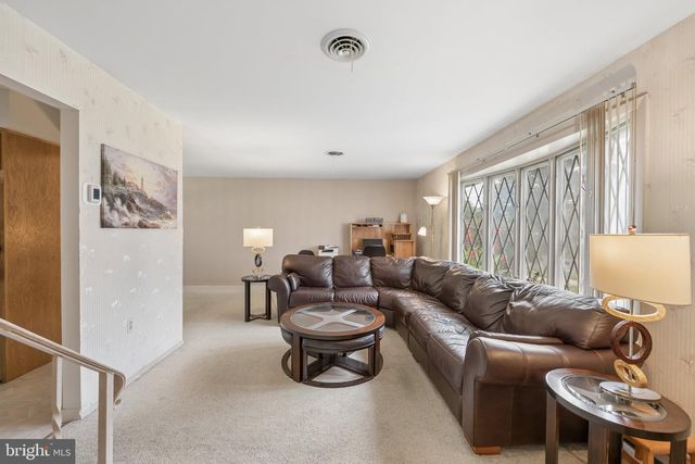 10 PASADENA DR, Hamilton, NJ 08619