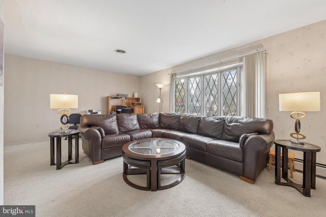 10 PASADENA DR, Hamilton, NJ 08619