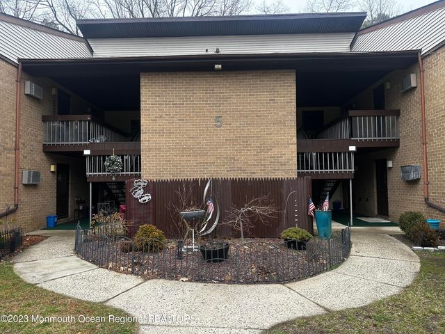 5 Pine Cluster Circle J, Manalapan, NJ 07726