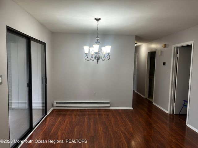 5 Pine Cluster Circle J, Manalapan, NJ 07726