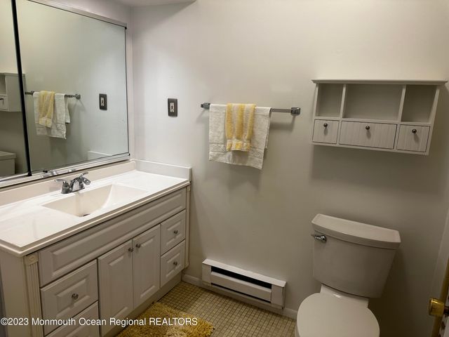 5 Pine Cluster Circle J, Manalapan, NJ 07726
